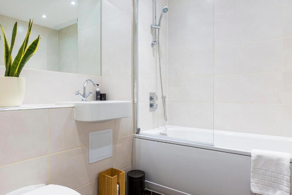 Panorama Apartments By Mesh Accommodation Short & Long Term Lets Ashford For Contractors Or Corporate Stays Exterior foto